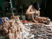 Làng nghề chạm gỗ La Xuyên