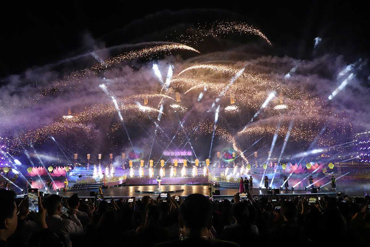 Khai mạc Năm Du lịch Quốc gia - Huế 2025: Biểu tượng của sự đổi mới và phát triển dựa trên di sản