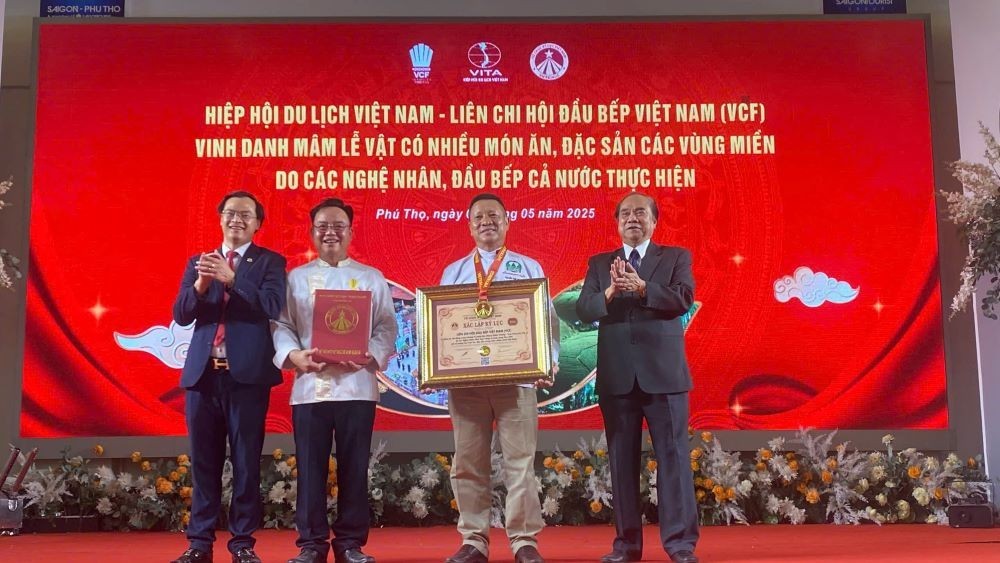 Liên chi hội Đầu bếp Việt Nam lập kỷ lục mâm lễ cúng nhiều nhất Việt Nam