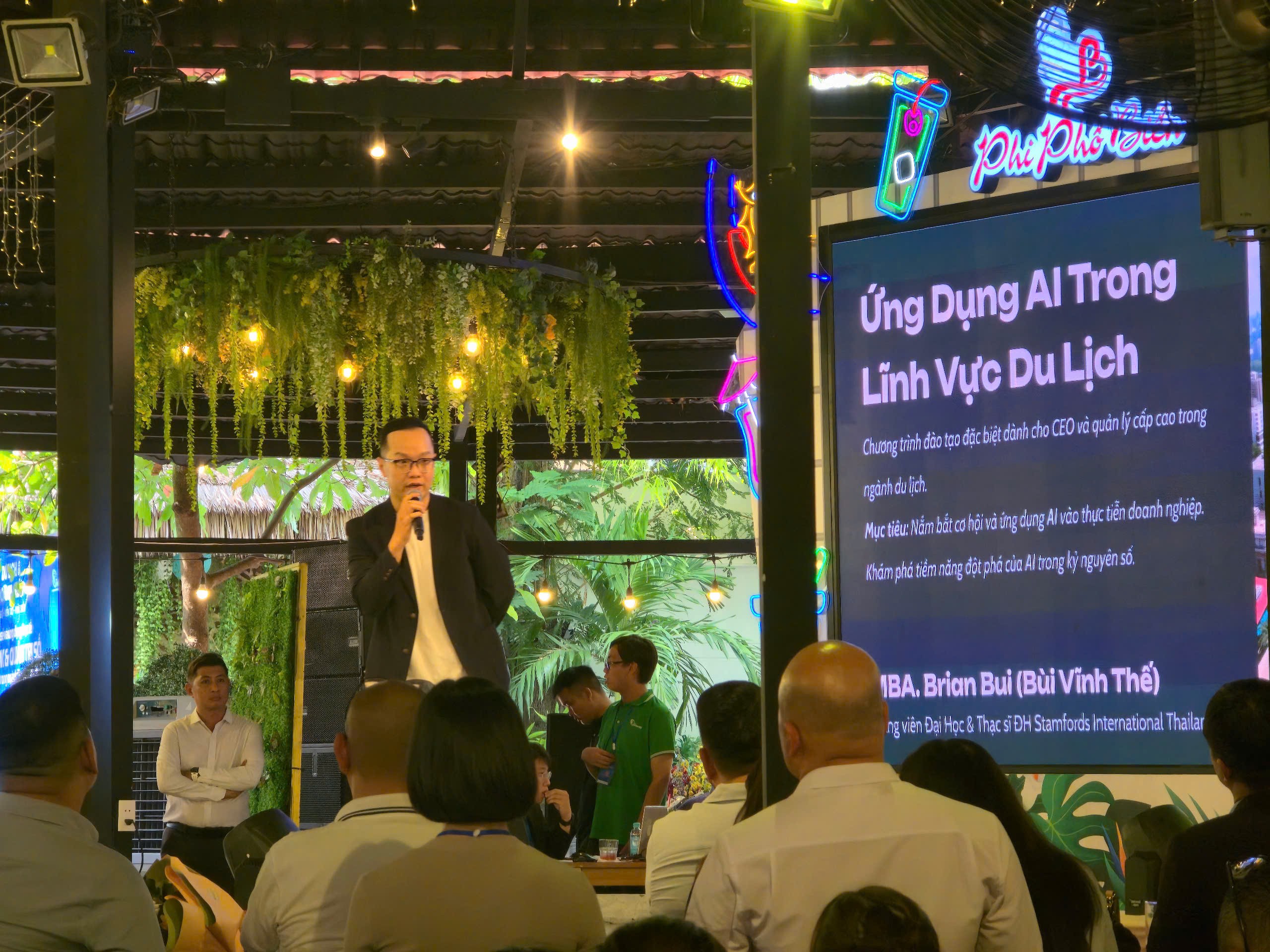 Th.S Bùi Vĩnh Thế, Giám đốc Kinh doanh Thanh toán xuyên biên giới Finviet khẳng định AI không thể thay thể con người trong lĩnh vực du lịch.