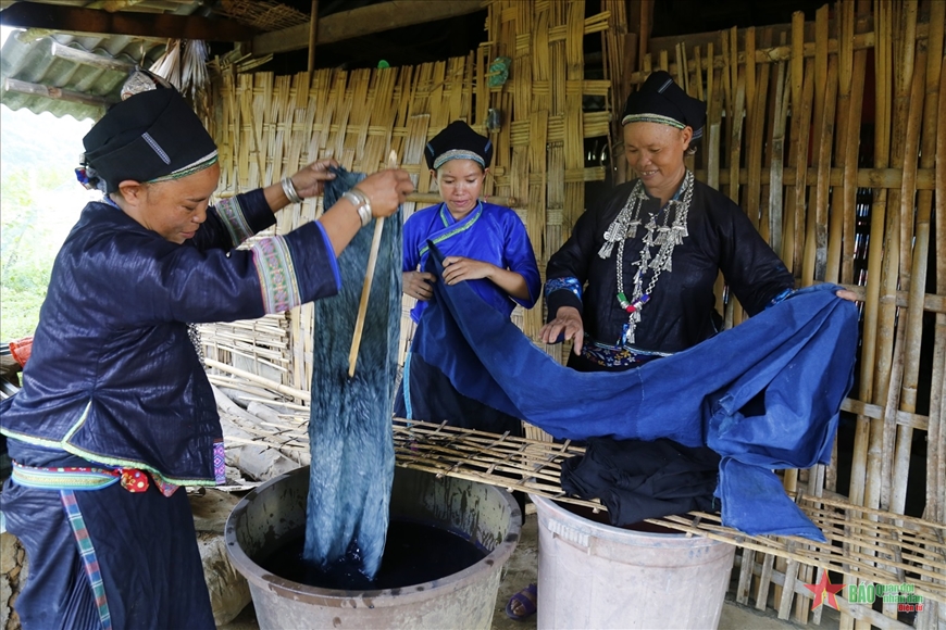 Nghề nhuộm vải chàm